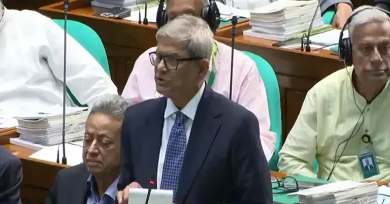 সংসদে কথা বলছেন স্থানীয় সরকার মন্ত্রী মির্জা ফখরুল ইসলাম আলমগীর